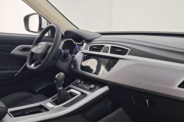 Used Geely Auto Emgrand X7 Sport 2021 Million Edition 1.8TD Manual Two-Wheel Drive Comfort Model Interior 6