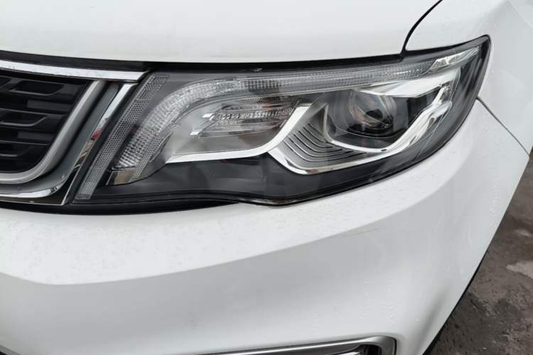 Used Geely Auto Emgrand X7 Sport 2021 Million Edition 1.8TD DCT Two-Wheel Drive Luxury Model Left Front Headlight