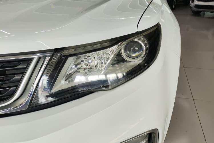 Used Geely Auto Emgrand X7 Sport 2021 Million Edition 1.8TD DCT Two-Wheel Drive Comfort Model Left Front Headlight