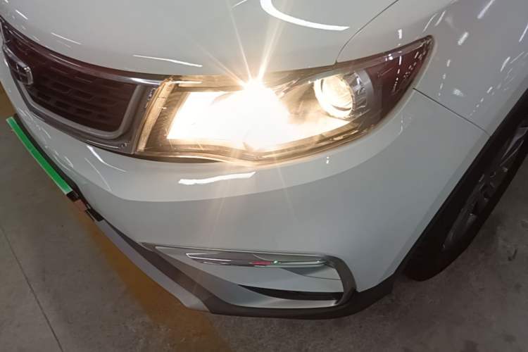 Used Geely Auto Emgrand X7 Sport 2021 Million Edition 1.8TD Manual Two-Wheel Drive Comfort Model Left Front Headlight