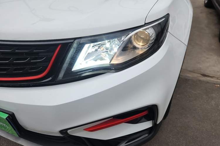 Used Geely Auto Emgrand X7 Sport 2021 1.8TD Manual Two-Wheel Drive Asian Games Edition Left Front Headlight