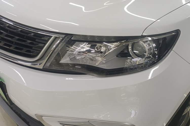 Used Geely Auto Emgrand X7 Sport 2021 Million Edition 1.8TD DCT Two-Wheel Drive Comfort Model Left Front Headlight