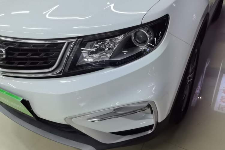 Used Geely Auto Emgrand X7 Sport 2021 Million Edition 1.8TD DCT Two-Wheel Drive Comfort Model Left Front Headlight