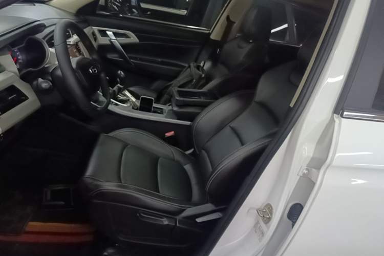 Used Geely Auto Emgrand X7 Sport 2021 Million Edition 1.8TD Manual Two-Wheel Drive Comfort Model Left Front Seat