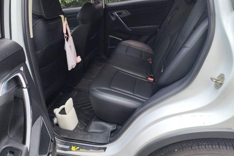 Used Geely Auto Emgrand X7 Sport 2021 Million Edition 1.8TD DCT Two-Wheel Drive Comfort Model Left Rear Seat