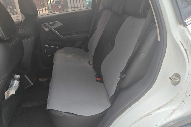 Used Geely Auto Emgrand X7 Sport 2021 Million Edition 1.8TD DCT Two-Wheel Drive Comfort Model Left Rear Seat