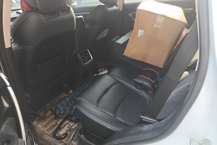 Used Geely Auto Emgrand X7 Sport 2021 Million Edition 1.8TD DCT Two-Wheel Drive Luxury Model Left Rear Seat
