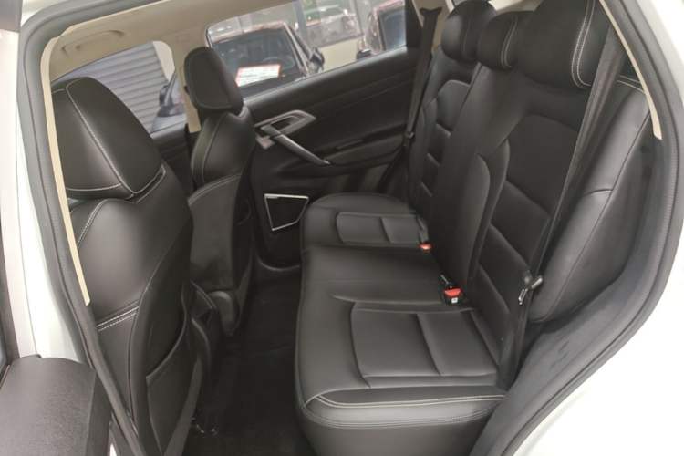 Used Geely Auto Emgrand X7 Sport 2021 Million Edition 1.8TD DCT Two-Wheel Drive Comfort Model Left Rear Seat