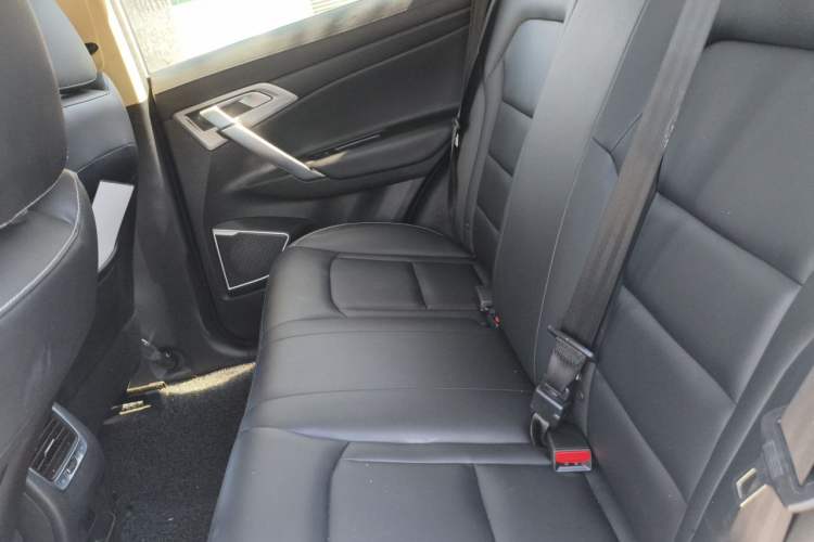 Used Geely Auto Emgrand X7 Sport 2021 Million Edition 1.8TD DCT Two-Wheel Drive Luxury Model Left Rear Seat