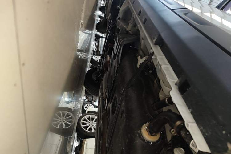 Used Geely Auto Emgrand X7 Sport 2021 Million Edition 1.8TD Manual Two-Wheel Drive Comfort Model Left Side Sill
