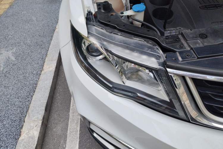 Used Geely Auto Emgrand X7 Sport 2021 Million Edition 1.8TD DCT Two-Wheel Drive Comfort Model Right Front Headlight