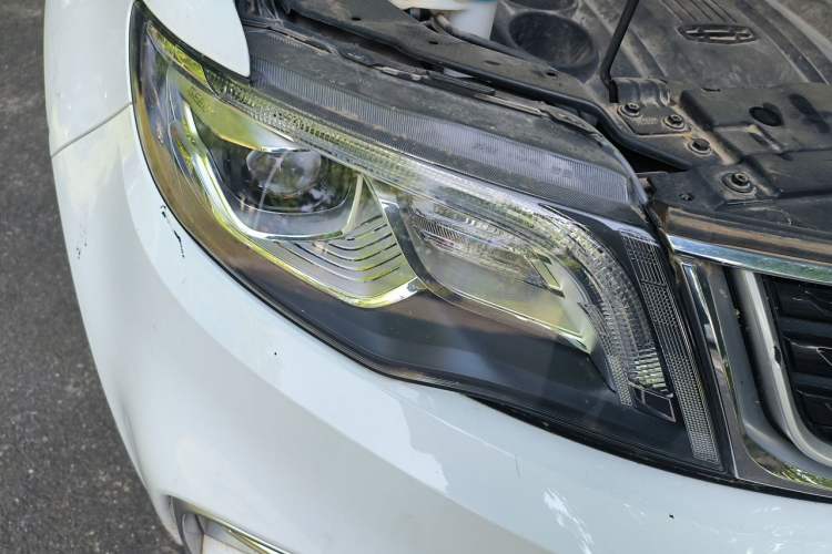 Used Geely Auto Emgrand X7 Sport 2021 Million Edition 1.8TD DCT Two-Wheel Drive Luxury Model Right Front Headlight