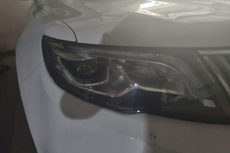 Used Geely Auto Emgrand X7 Sport 2021 Million Edition 1.8TD DCT Two-Wheel Drive Luxury Model Right Front Headlight