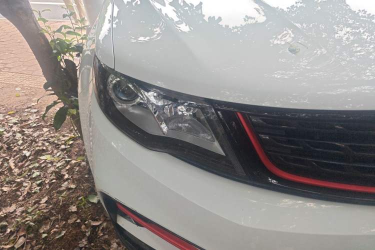 Used Geely Auto Emgrand X7 Sport 2021 1.8TD DCT Two-Wheel Drive Asian Games Comfort Edition Right Front Headlight