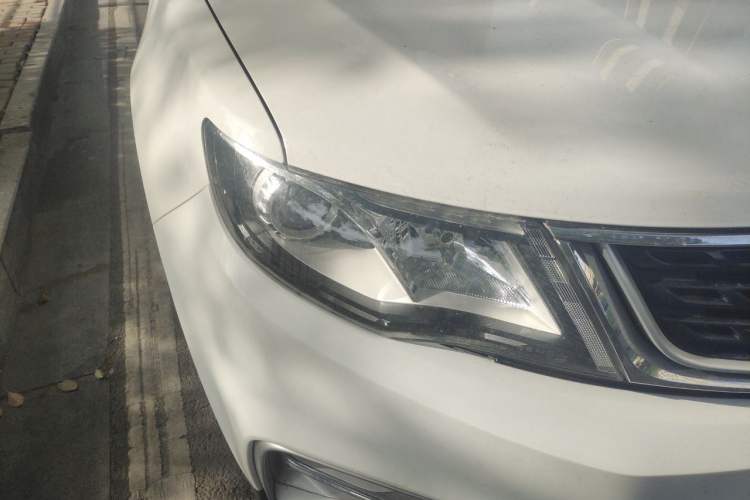 Used Geely Auto Emgrand X7 Sport 2021 Million Edition 1.8TD DCT Two-Wheel Drive Comfort Model Right Front Headlight