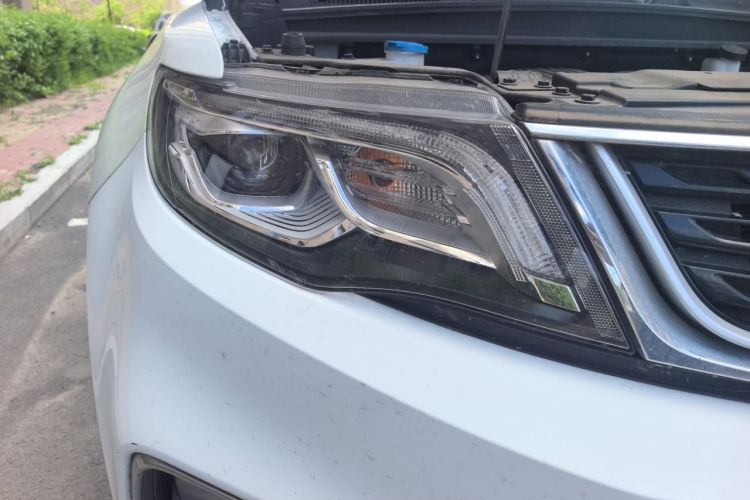 Used Geely Auto Emgrand X7 Sport 2021 Million Edition 1.8TD DCT Two-Wheel Drive Luxury Model Right Front Headlight