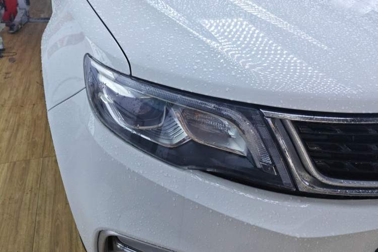 Used Geely Auto Emgrand X7 Sport 2021 Million Edition 1.8TD DCT Two-Wheel Drive Comfort Model Right Front Headlight