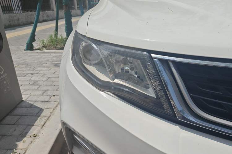 Used Geely Auto Emgrand X7 Sport 2021 Million Edition 1.8TD DCT Two-Wheel Drive Comfort Model Right Front Headlight