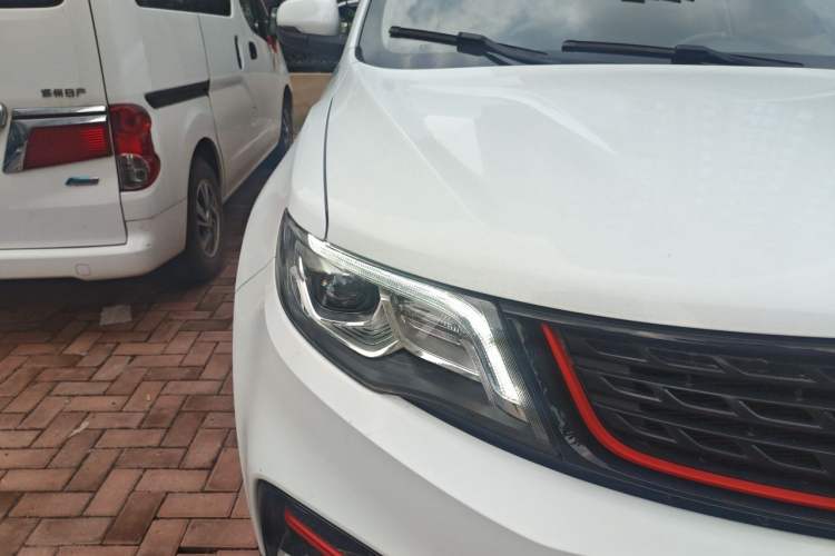 Used Geely Auto Emgrand X7 Sport 2021 Million Edition 1.8TD DCT Two-Wheel Drive Luxury Model Right Front Headlight