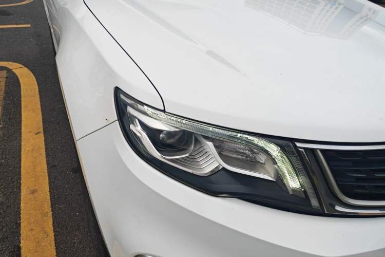 Used Geely Auto Emgrand X7 Sport 2021 Million Edition 1.8TD DCT Two-Wheel Drive Luxury Model Right Front Headlight