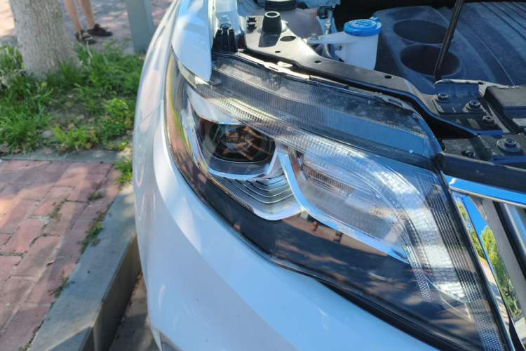 Used Geely Auto Emgrand X7 Sport 2021 Million Edition 1.8TD DCT Two-Wheel Drive Luxury Model Right Front Headlight
