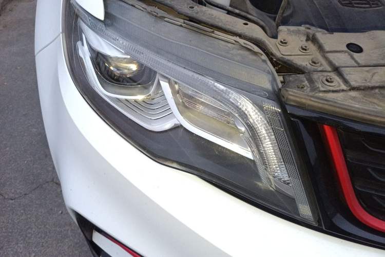 Used Geely Auto Emgrand X7 Sport 2021 1.8TD DCT Two-Wheel Drive Asian Games Edition Right Front Headlight