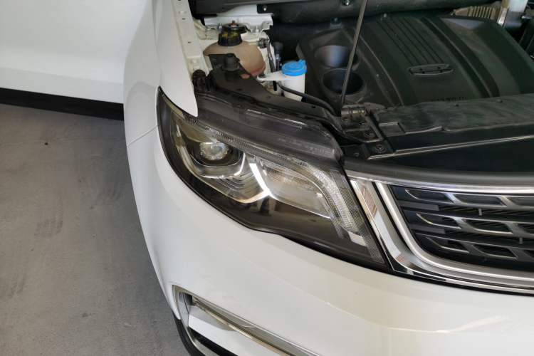 Used Geely Auto Emgrand X7 Sport 2021 Million Edition 1.8TD DCT Two-Wheel Drive Luxury Model Right Front Headlight