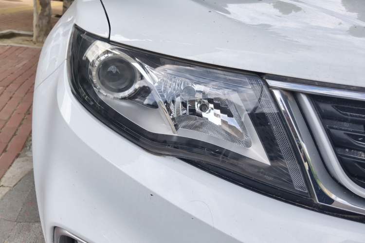 Used Geely Auto Emgrand X7 Sport 2021 Million Edition 1.8TD DCT Two-Wheel Drive Comfort Model Right Front Headlight