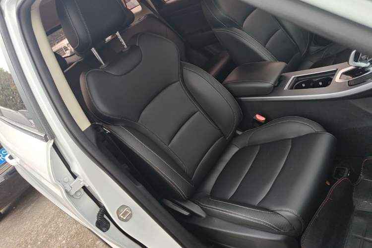 Used Geely Auto Emgrand X7 Sport 2021 Million Edition 1.8TD DCT Two-Wheel Drive Comfort Model Right Front Seat