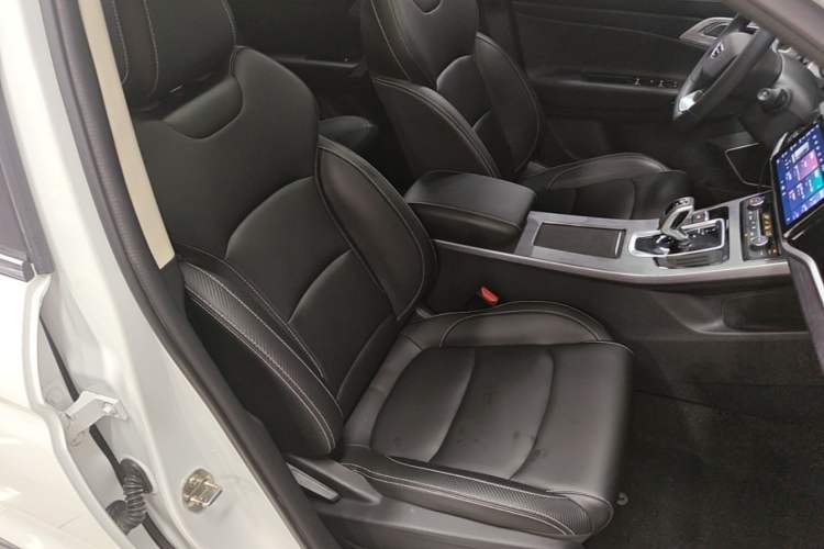 Used Geely Auto Emgrand X7 Sport 2021 Million Edition 1.8TD DCT Two-Wheel Drive Comfort Model Right Front Seat