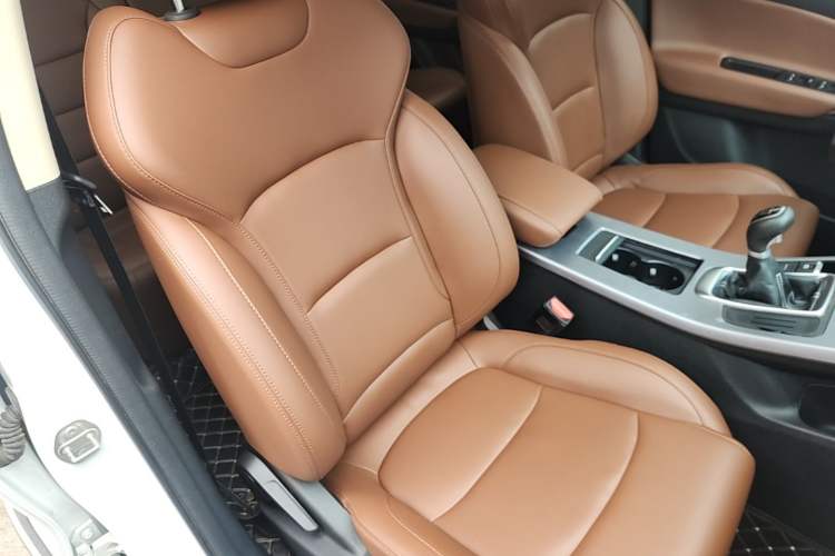 Used Geely Auto Emgrand X7 Sport 2021 1.8TD Manual Two-Wheel Drive Asian Games Edition Right Front Seat