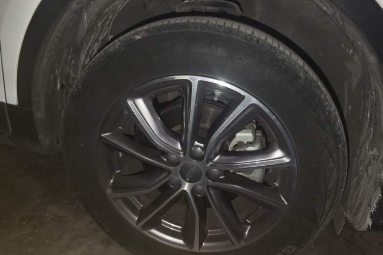 Used Geely Auto Emgrand X7 Sport 2021 Million Edition 1.8TD DCT Two-Wheel Drive Luxury Model Right Front Wheel Hub