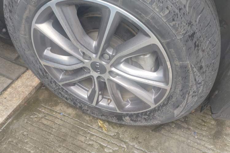 Used Geely Auto Emgrand X7 Sport 2021 1.8TD DCT Two-Wheel Drive Asian Games Comfort Edition Right Front Wheel Hub