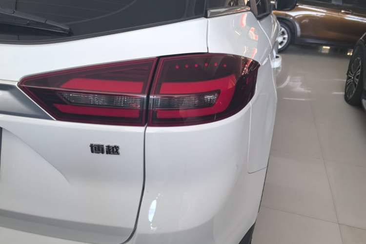 Used Geely Auto Emgrand X7 Sport 2021 Million Edition 1.8TD DCT Two-Wheel Drive Comfort Model Right Rear Taillight