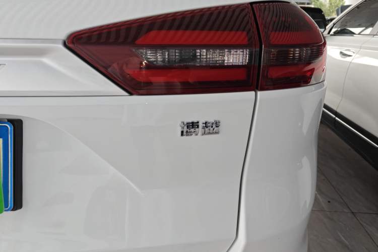 Used Geely Auto Emgrand X7 Sport 2021 Million Edition 1.8TD DCT Two-Wheel Drive Comfort Model Right Rear Taillight