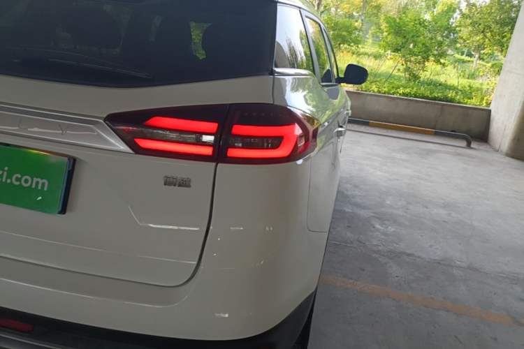 Used Geely Auto Emgrand X7 Sport 2021 Million Edition 1.8TD DCT Two-Wheel Drive Comfort Model Right Rear Taillight