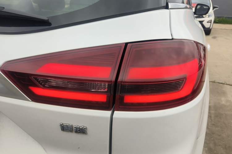 Used Geely Auto Emgrand X7 Sport 2021 Million Edition 1.8TD DCT Two-Wheel Drive Luxury Model Right Rear Taillight