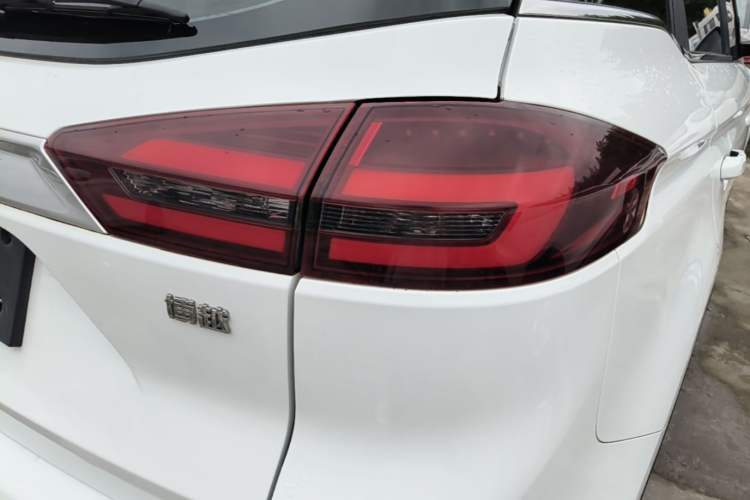 Used Geely Auto Emgrand X7 Sport 2021 Million Edition 1.8TD DCT Two-Wheel Drive Luxury Model Right Rear Taillight