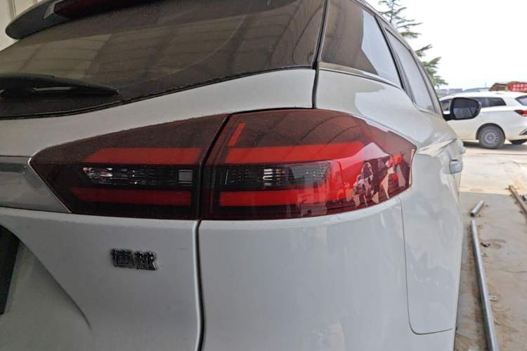 Used Geely Auto Emgrand X7 Sport 2021 Million Edition 1.8TD DCT Two-Wheel Drive Luxury Model Right Rear Taillight