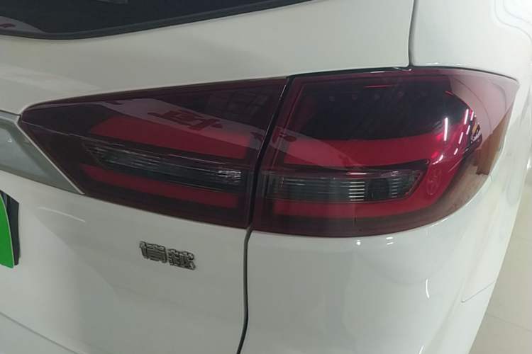 Used Geely Auto Emgrand X7 Sport 2021 Million Edition 1.8TD DCT Two-Wheel Drive Comfort Model Right Rear Taillight