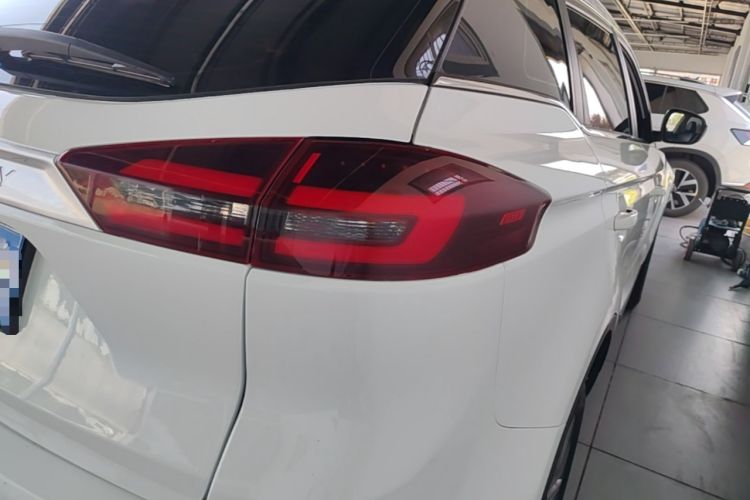 Used Geely Auto Emgrand X7 Sport 2021 Million Edition 1.8TD DCT Two-Wheel Drive Luxury Model Right Rear Taillight