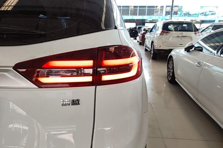 Used Geely Auto Emgrand X7 Sport 2021 Million Edition 1.8TD Manual Two-Wheel Drive Comfort Model Right Rear Taillight