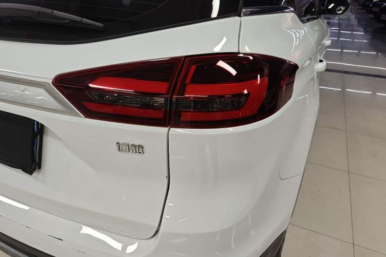 Used Geely Auto Emgrand X7 Sport 2021 Million Edition 1.8TD DCT Two-Wheel Drive Comfort Model Right Rear Taillight