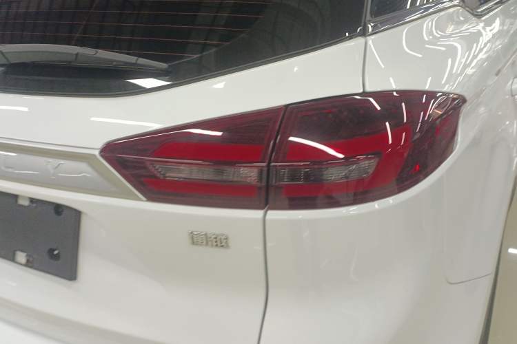 Used Geely Auto Emgrand X7 Sport 2021 Million Edition 1.8TD DCT Two-Wheel Drive Comfort Model Right Rear Taillight