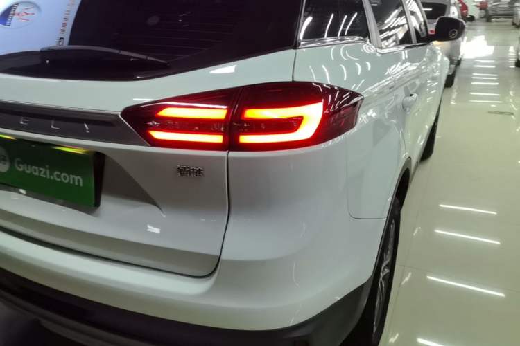 Used Geely Auto Emgrand X7 Sport 2021 Million Edition 1.8TD DCT Two-Wheel Drive Comfort Model Right Rear Taillight