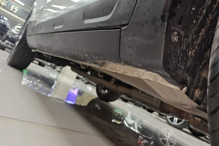Used Geely Auto Emgrand X7 Sport 2021 Million Edition 1.8TD DCT Two-Wheel Drive Comfort Model Right Side Sill