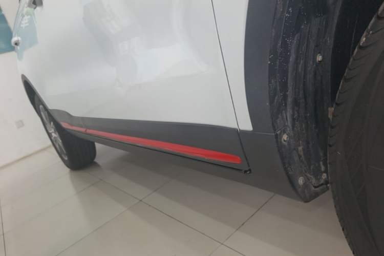Used Geely Auto Emgrand X7 Sport 2021 1.8TD DCT Two-Wheel Drive Asian Games Comfort Edition Right Side Sill