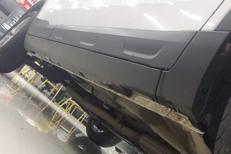 Used Geely Auto Emgrand X7 Sport 2021 Million Edition 1.8TD DCT Two-Wheel Drive Comfort Model Right Side Sill
