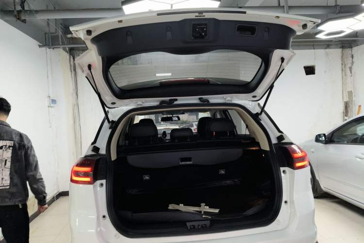 Used Geely Auto Emgrand X7 Sport 2021 Million Edition 1.8TD DCT Two-Wheel Drive Luxury Model Trunk
