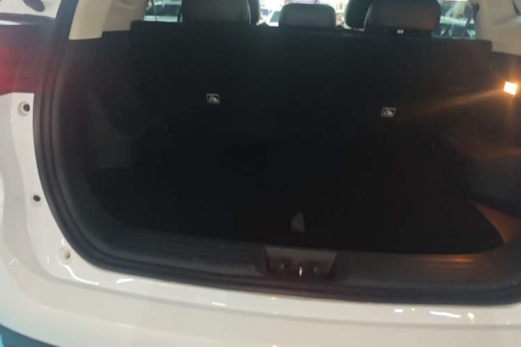 Used Geely Auto Emgrand X7 Sport 2021 Million Edition 1.8TD DCT Two-Wheel Drive Comfort Model Trunk